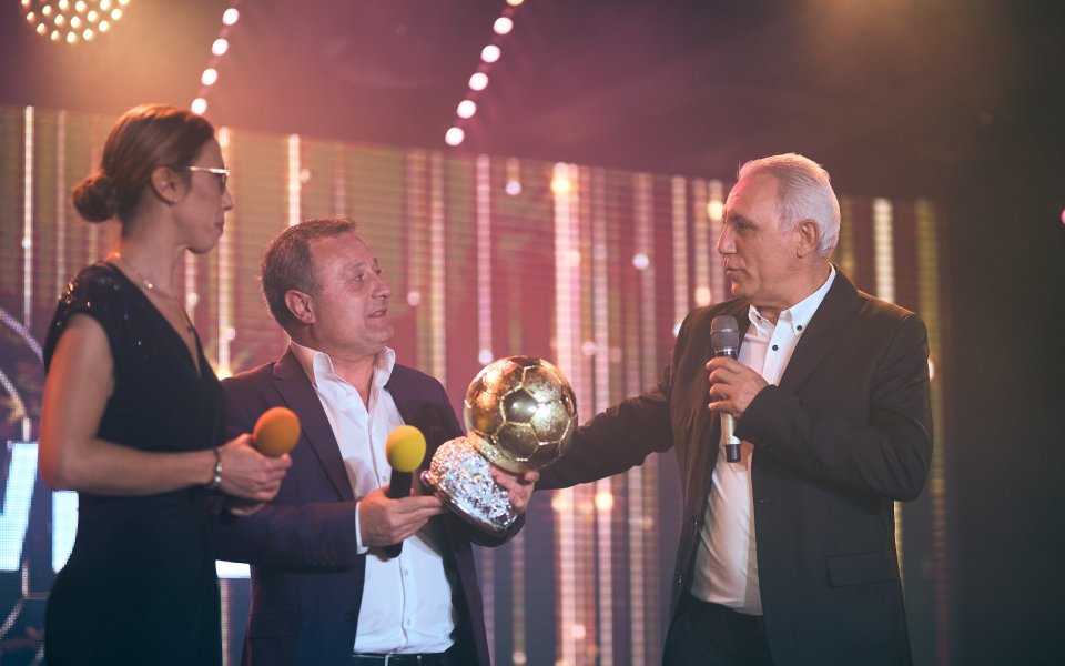 Христо Стоичков връчи Златна топка на WINBET