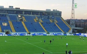 Футболистите на Левски и Локомотив Пловдив проведоха задължителната загрявка преди