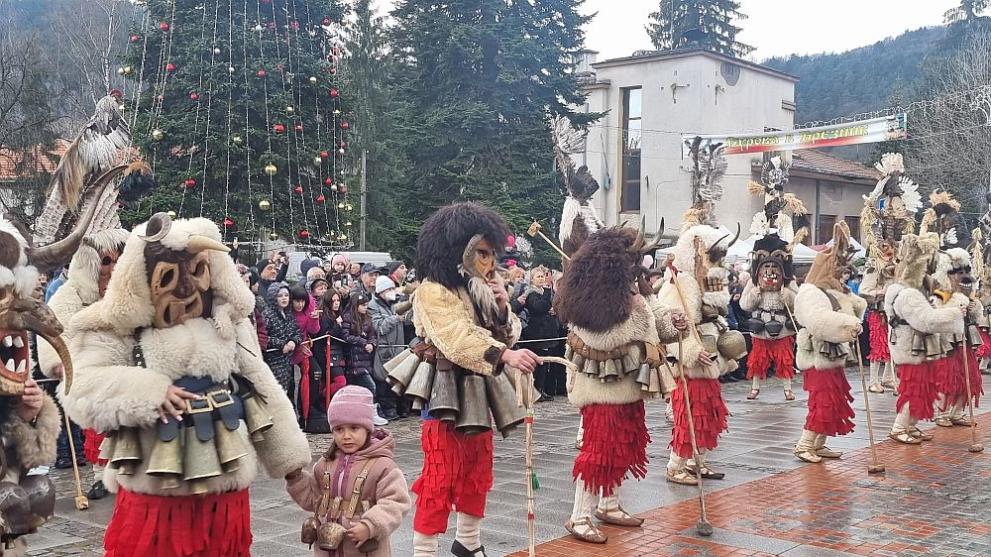 Община Брезник започна подготовката на XIX-ия Маскараден фестивал Сурва. Събитието