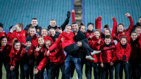 националки