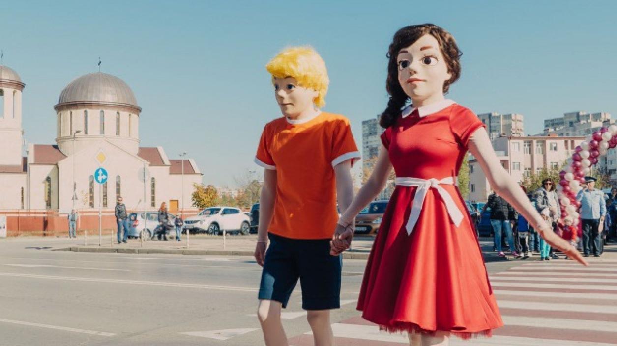 Триизмерни кукли предупреждават децата и шофьорите в Сливен