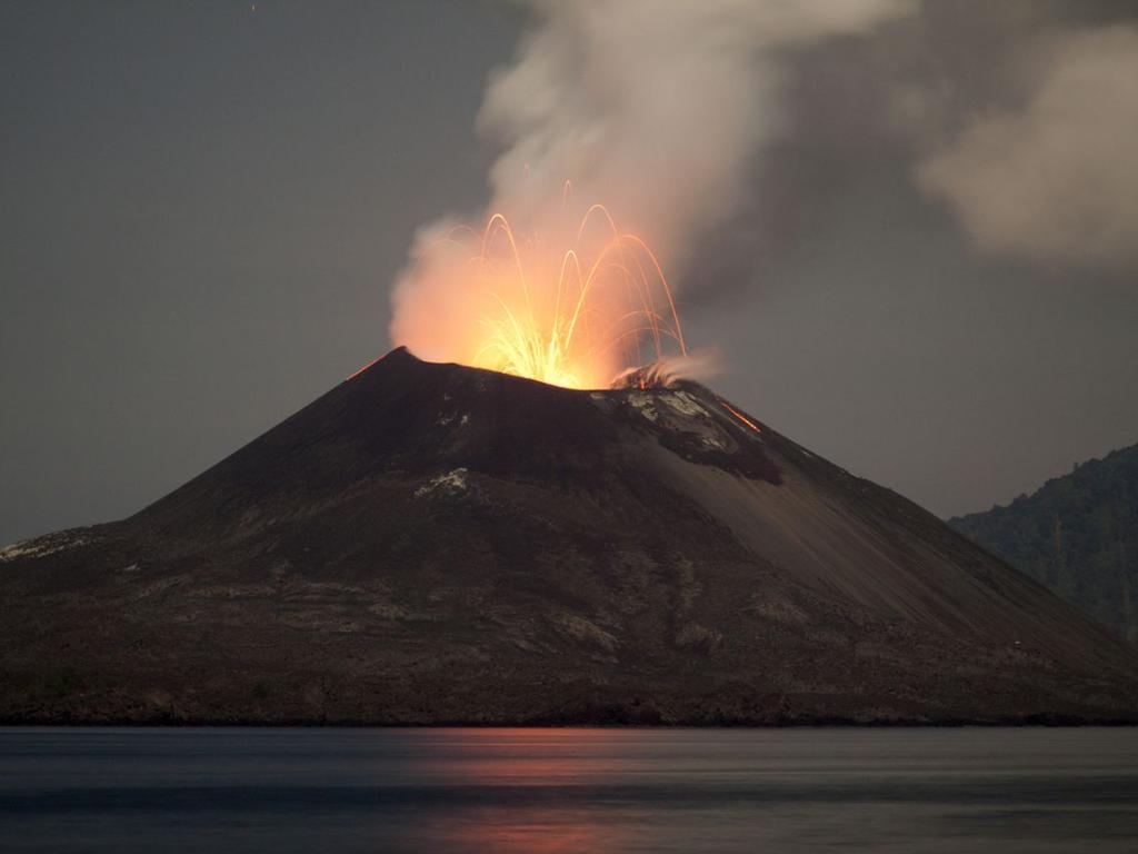 Изригване на вулкана Ибу отново беше регистрирано в провинция Северно