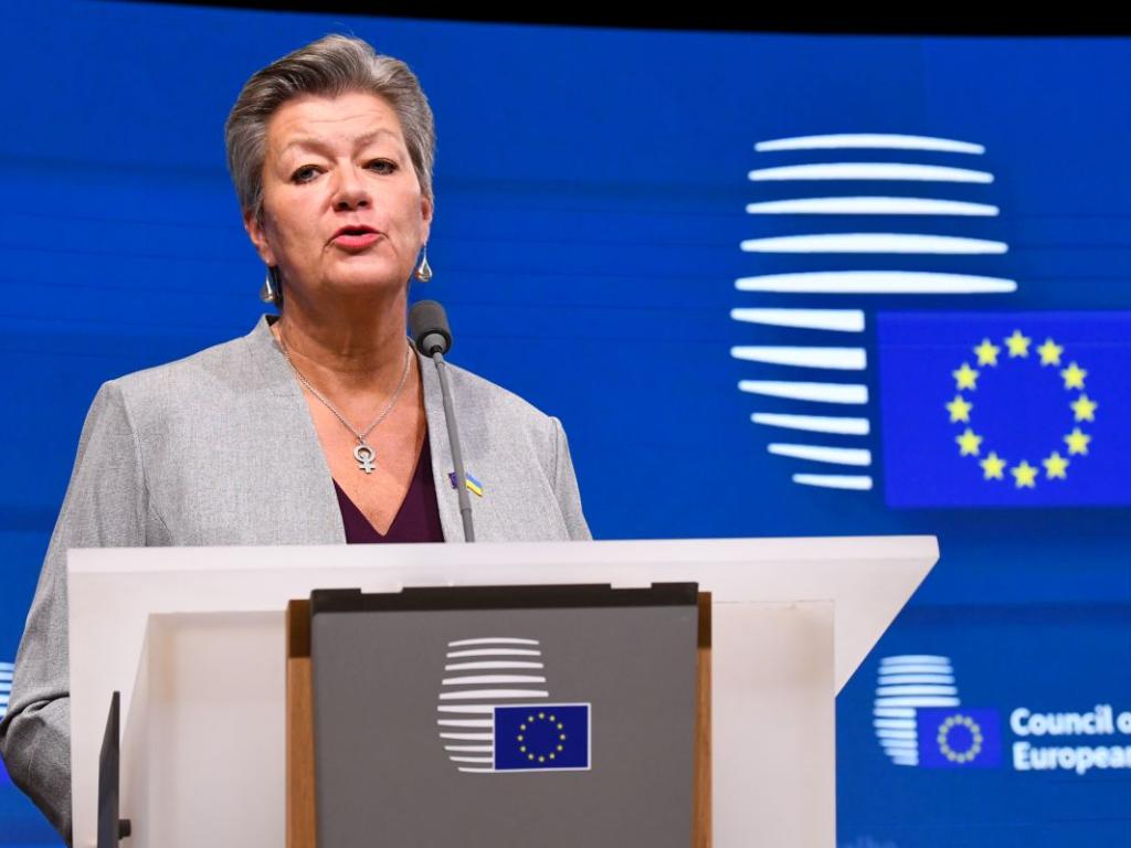 На 18 април четвъртък европейският комисар по вътрешните работи Илва
