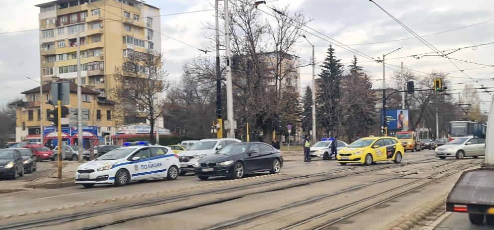 Тежка катастрофа с пострадали на столичния булевард Костантин Величков.Булфото Произшествие