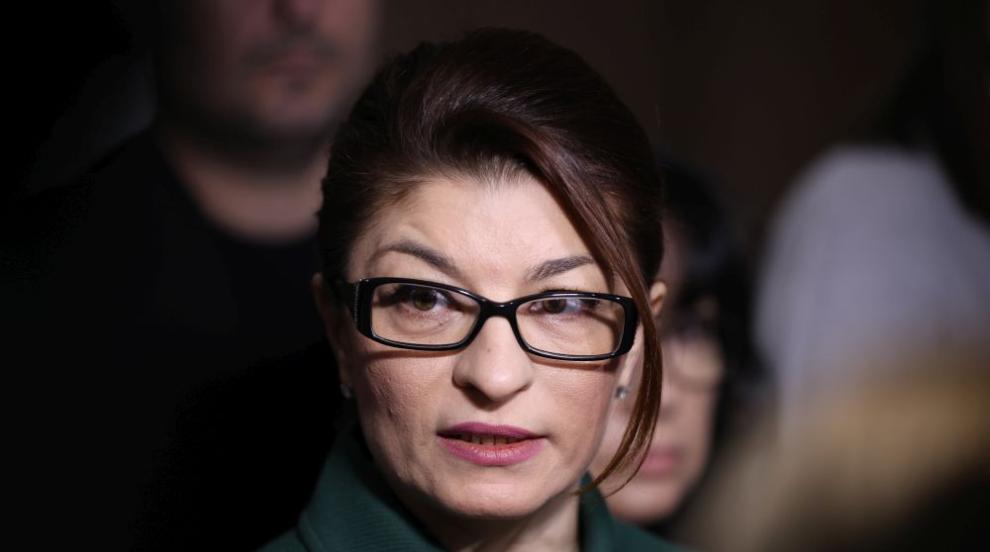 Десислава Атанасова представи нови документи за пътуването си до Турция