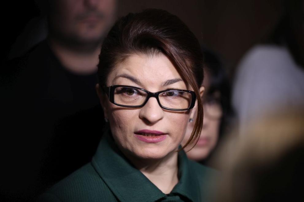 Председателят на ПГ на ГЕРБ Десислава Атанасова официално събра подкрепа