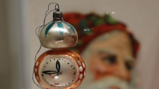 Коледен дух: Показаха играчки на близо век в Русенския музей (СНИМКИ)
