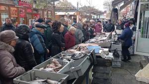 Никулден риба опашки Женски пазар