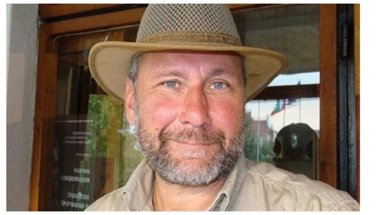 проф Николай Овчаров - В АСПЕНДОС: Проф. Овчаров разкри римска мозайка от 2-3 век (СНИМКА)