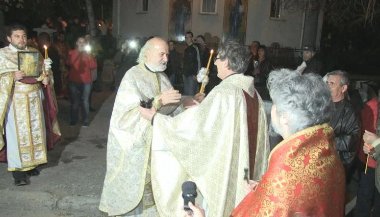 Великден - ЧУДЕСА И ВЯРА: Църквата е Ноевият ковчег на спасението ни