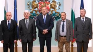 Политиците не трябва да губят връзка с Българската армия за