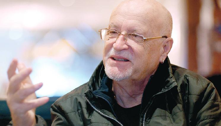 Йордан Караджов - Музикантът Йордан Караджов от „Сигнал“ пред 