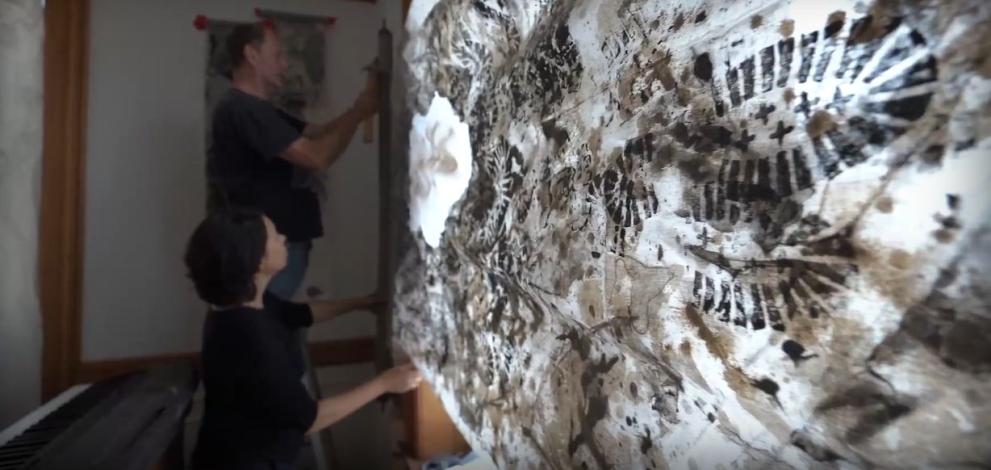 Неволята на бежанците е част от работата на художника Дима