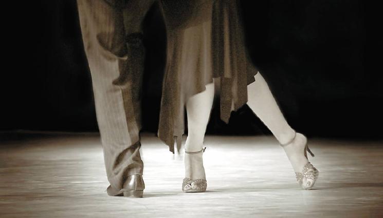 бал - Баловете завладяват столичани още в края на ХХI век (СНИМКИ)