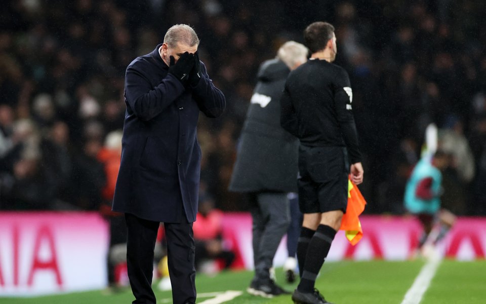 Мениджърът Ангелос Постекоглу отново бе критичен към играта на Тотнъм