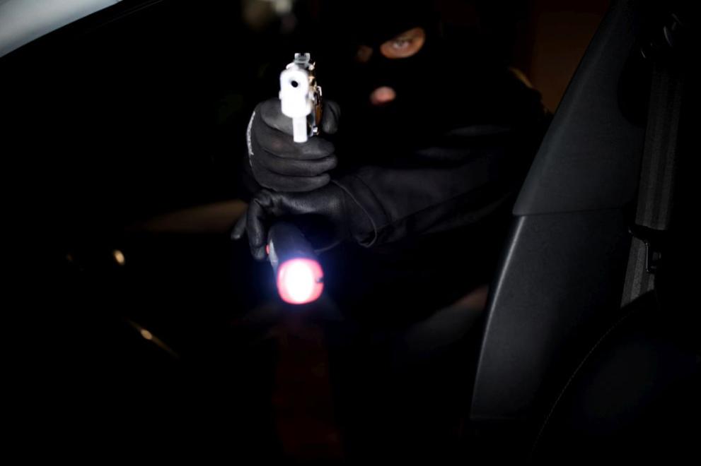 Трима души са отвлекли други двама на територията на София.