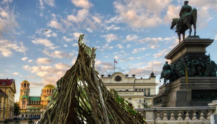 колиба жълтите павета - ТРАВМАГЕЙТ: Поредно безумие в центъра стресна софиянци! (СНИМКИ)