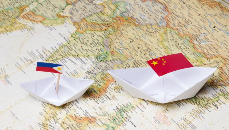 китай - НАПРЕЖЕНИЕТО ЕСКАЛИРА: Китайската брегова охрана извади оръдия срещу филипински транспортни кораби