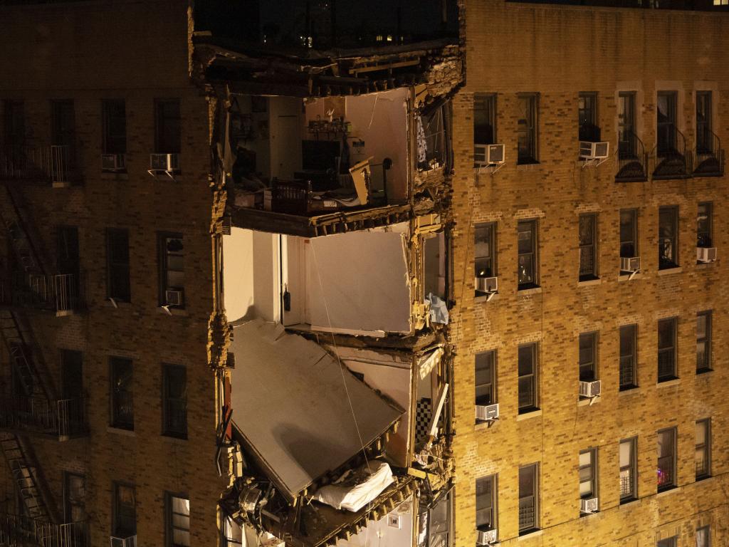 Част от седеметажна жилищна сграда в района Бронкс в Ню