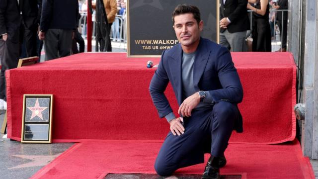 Зак Ефрон получи звезда на Алеята на славата в Холивуд (СНИМКИ)