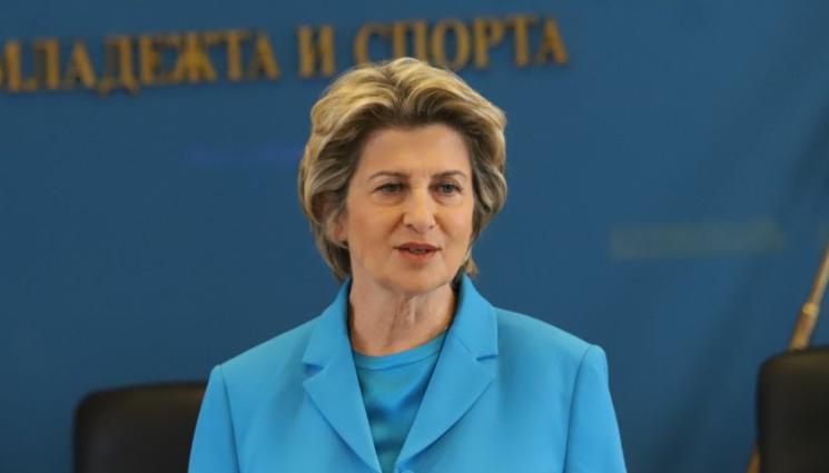 Весела Лечева - СЛЕД 22 ГОДИНИ: Весела Лечева напуска ръководството на БСП