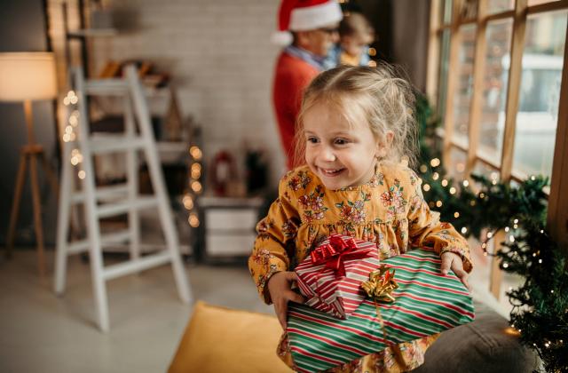 Коледното време е период на радост и изненади, особено за