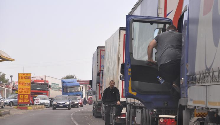 тирове - СПЕШНА СРЕЩА: Главчев нищи проблема с паркингите по границите!