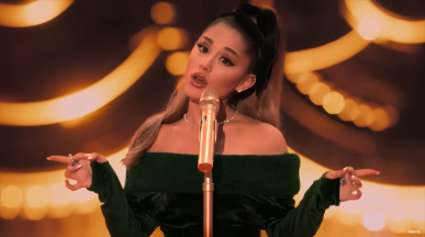 Ariana Grande направи "палава" версия на своята "Santa Tell Me"