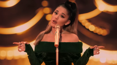 Ariana Grande направи "палава" версия на своята "Santa Tell Me"