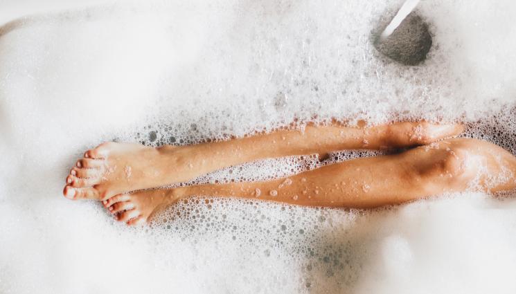 жена вана - РАЗПАЛИ МЪЖКИТЕ ФАНТАЗИИ: Чалгаджийка лъсна чисто гола във ваната! (СНИМКА)