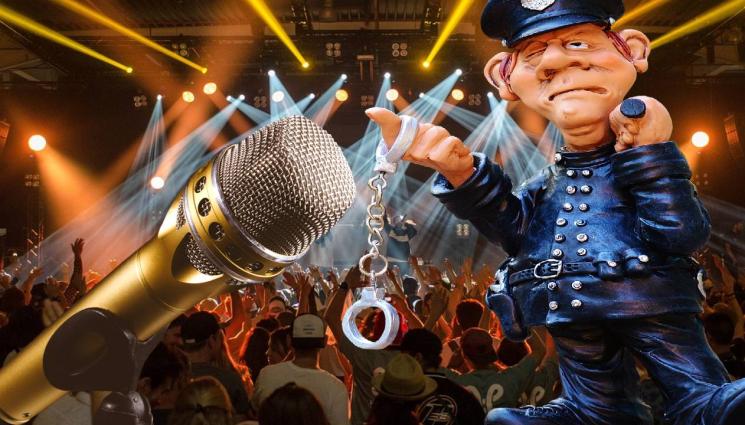 микрофон концерт полицай - ВЛИЗА В ПАНДЕЛАТА? Световна звезда открадна костюм! (СНИМКИ+ВИДЕО)