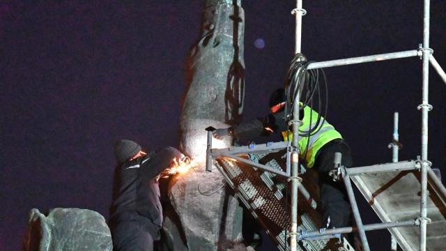 Част от фигурите от Паметника на Съветската армия в София бяха премахнати (СНИМКИ)