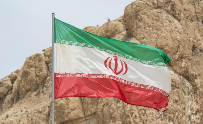 Иран обеща бърз и твърд отговор на експлозиите, убили 103 души край гроба на ирански генерал