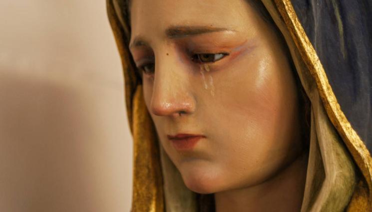 Дева Мария - ЧУДЕСА И ВЯРА: Плачеща Дева Мария стана хит в мрежата (СНИМКИ)