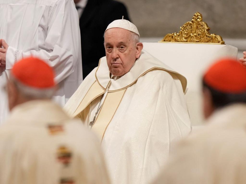 Папа Франциск е бил закаран днес за медицински прегледи в