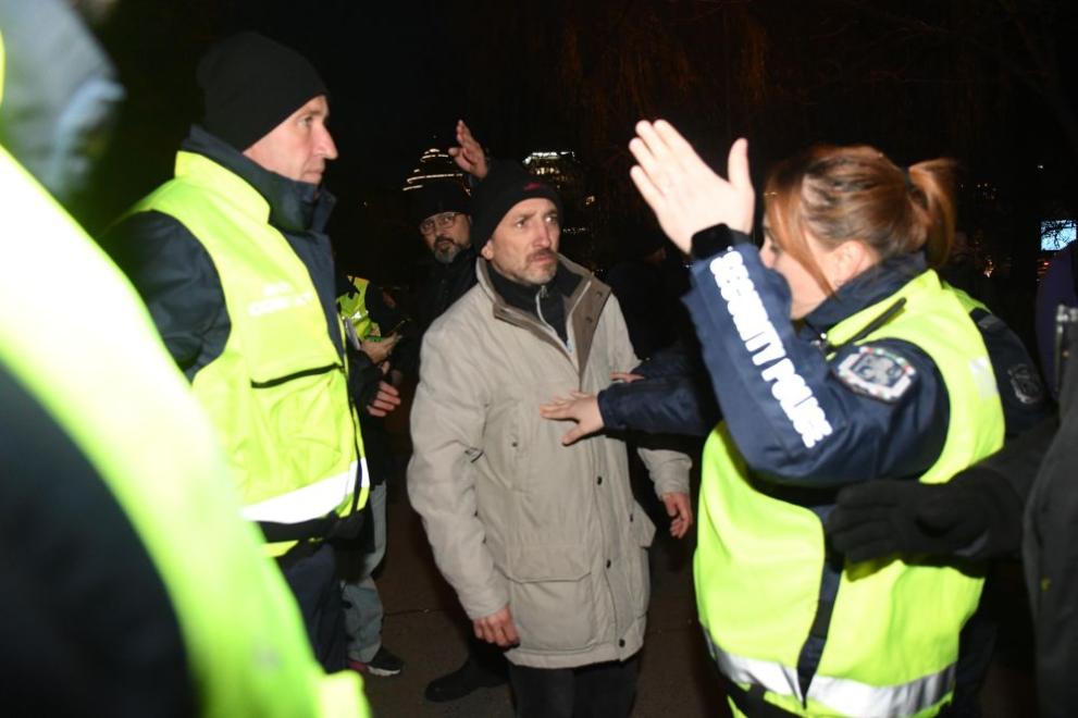 Напрежение между граждани и полиция пред Паметника на Съветската армия