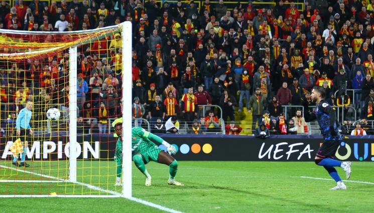 Серхио Рамос - Серхио Рамос стана №1 по голове при защитниците