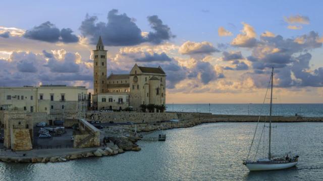 Италиански град твърди: Истинският дядо Коледа е погребан тук