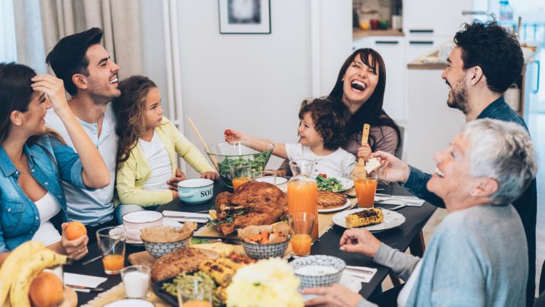  7 сигурни метода да накарате родителите му да ви харесват 