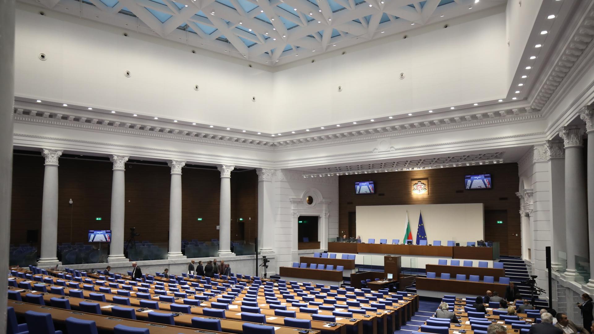 Парламентът няма да заседава днес поради липса на кворум Следващото заседание