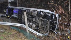 ТИР преобърна магистрала Струма