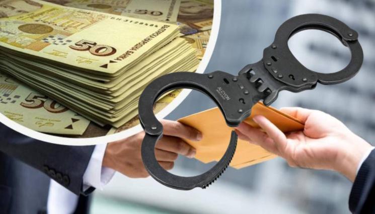 подкуп - Фиркан шофьор опита да подкупи полицаи, закопчаха го