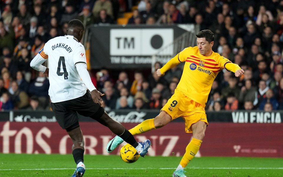 Отборите на Валенсия играят при резултат 0:1 в дербито от 17-ия