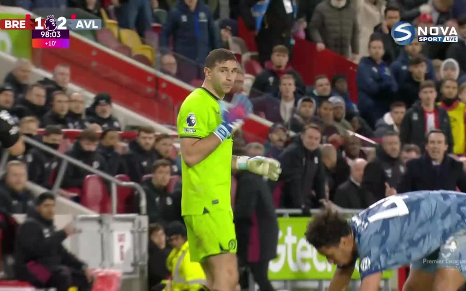 Вратарят на Аржентина и Астън Вила Емилиано Мартинес е известен