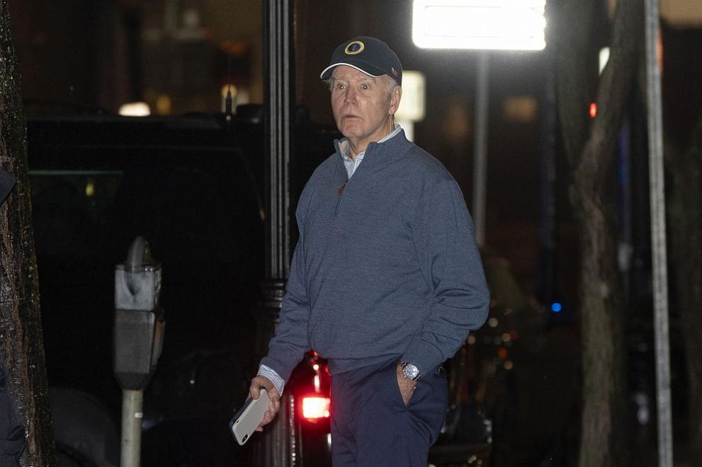 Автомобил се вряза в паркиран джип, който е част от