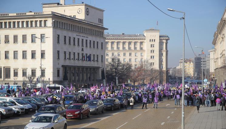 протест - Протест блокира жълтите павета