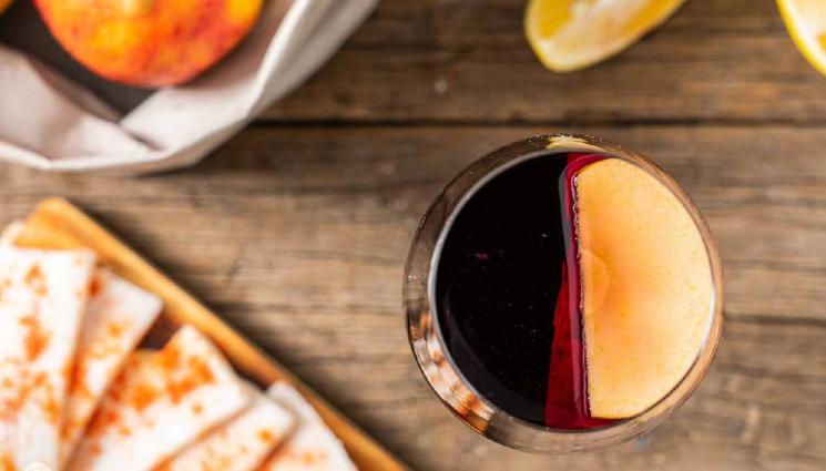 рецепти - Гответе с matekitchen.com: Ароматно греяно вино с ябълки и канела (ВИДЕО)