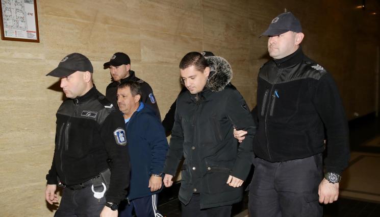 Иван Иванов - СКАНДАЛЪТ С ПОДКУПА: Арест за Иванов - син, 5 бона гаранция за бащата!