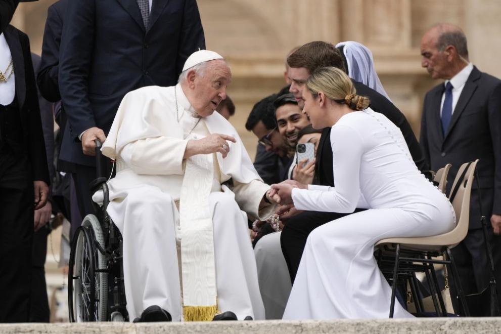 Ватиканът одобри благословии за еднополови двойки. В същото време се