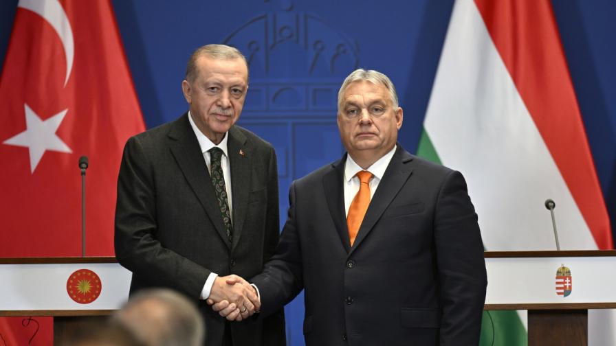 Кон и електромобил: Подаръците, които Орбан и Ердоган си размениха